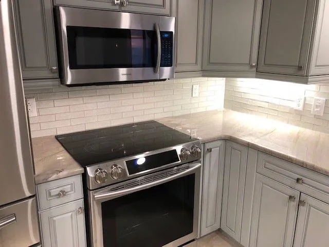 Coastal kitchen with quartz countertops